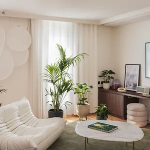 4* Hotel Seven